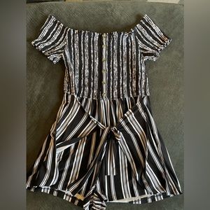 Rue 21 romper with pockets. Size medium.